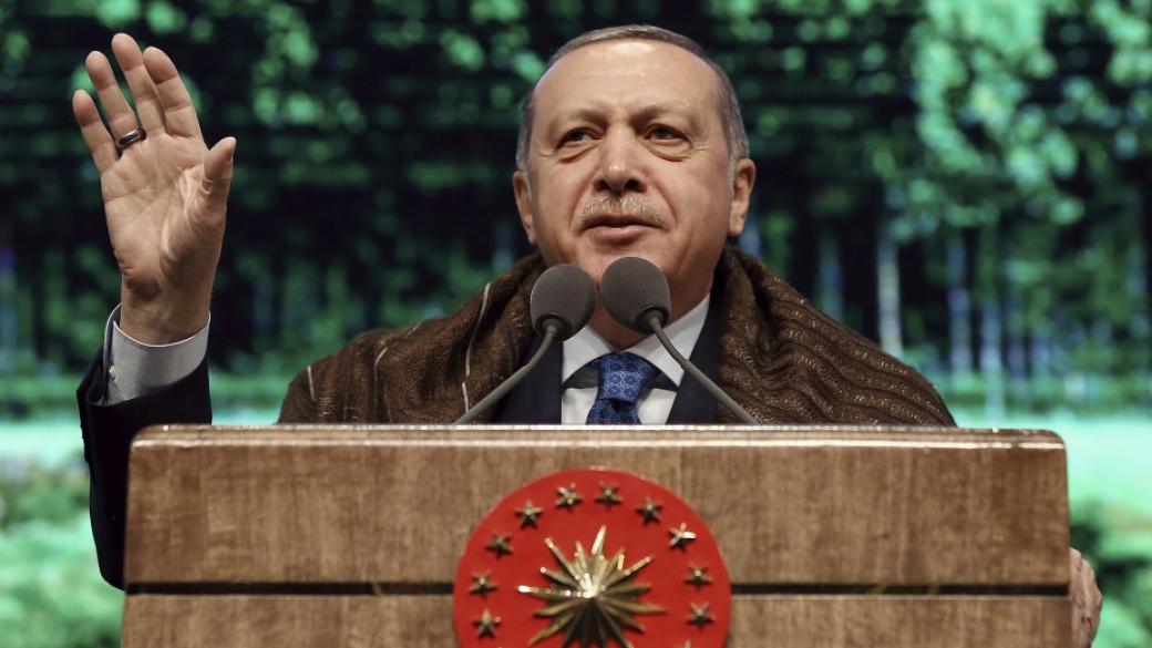 Съюзник на Ердоган купува Hurriyet и CNN Turk