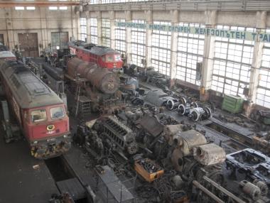 БДЖ продължава да търси кой да ремонтира пътническите локомотиви