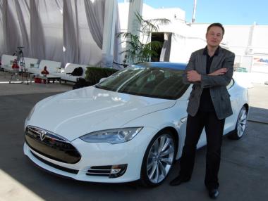 Мъск изтри страниците на Tesla и SpaceX във Facebook