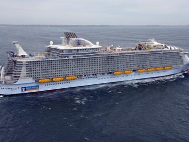 Най-големият круизен кораб в света отплава на първия си курс