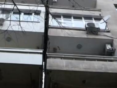 Блок в Русе се разцепи на две след ремонт