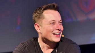 Мъск показа видео на Tesla Model X, дърпаща над 113 тона товар