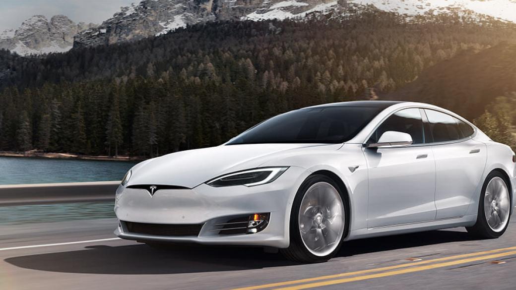 Tesla изтегля 123 000 коли Model S, ще сменя болтове