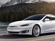 Tesla изтегля 123 000 коли Model S, ще сменя болтове