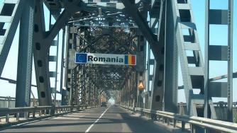 Слагат LED осветление на Дунав мост при Русе