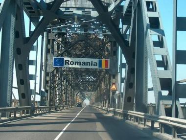 Слагат LED осветление на Дунав мост при Русе