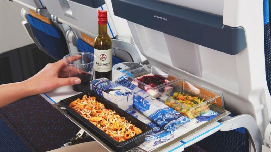 Цените на храни и напитки в самолетите с до 8900% надценка