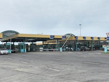 Унгария извършва тотални проверки на български камиони и автобуси