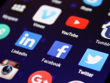 Еврокомисията иска да осигури достъп на полицията до чат приложенията