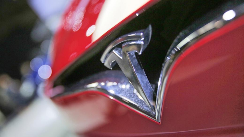 Акциите на Tesla се сринаха с близо 5%