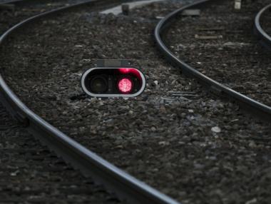 „Черен вторник“ със стачки на железничарите блокира Франция