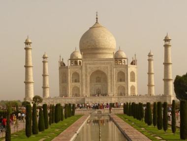 Тадж Махал ще ограничи туристите само за 3 часа дневно