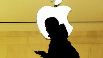 Apple работи по огъващи се екрани и управление чрез жестове