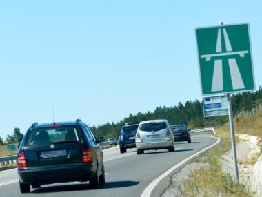 Интензивен трафик по пътищата на страната