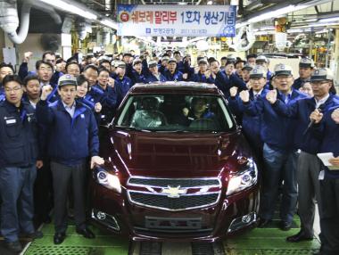 Работници на General Motors в Корея разрушиха офиса на директора