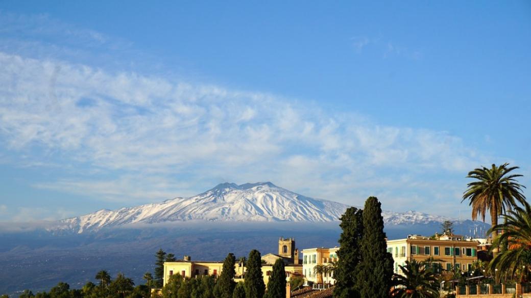 Вулканът Етна се плъзга с 14 мм на година към Средиземно море