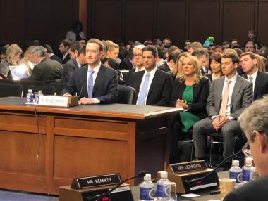 Зукърбърг се извини пред Сената