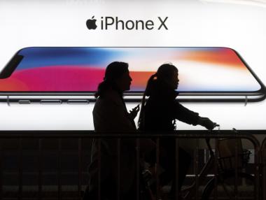 Apple също работи по смартфон с тройна камера