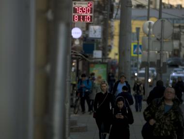 Рублата спря пропадането си