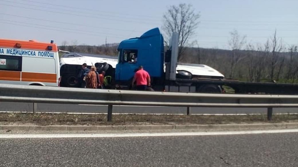 Тежка катастрофа с 6 жертви блокира магистрала „Тракия“ (обновена)