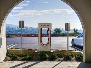 Илон Мъск очаква Tesla скоро да е на печалба