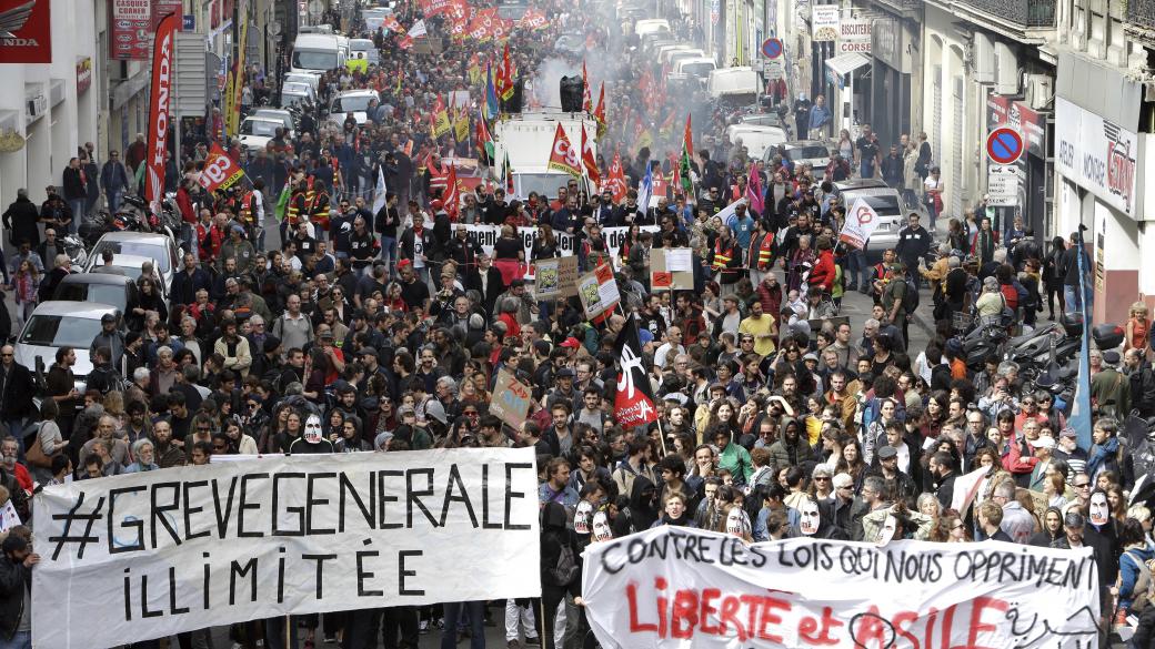 Десетки арести и няколко пострадали след протести във Франция