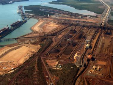 Китай ще позволи чужденци да търгуват с фючърси за желязна руда