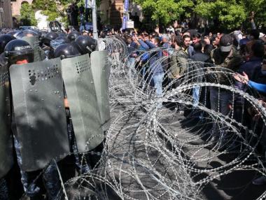 Арменският парламент избра бившия президент Серж Саркисян за премиер