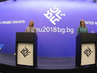 Брюксел препоръча започване на преговори с Македония и Албания за членство в ЕС