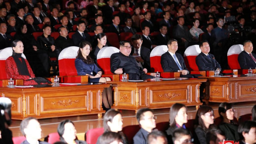 Ким Чен-ун показва жените в живота си, за да подобри имиджа си