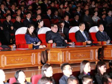 Ким Чен-ун показва жените в живота си, за да подобри имиджа си