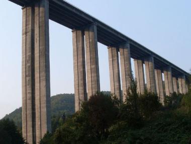 Спряха тежките камиони по „Хемус“ заради рушащ се виадукт