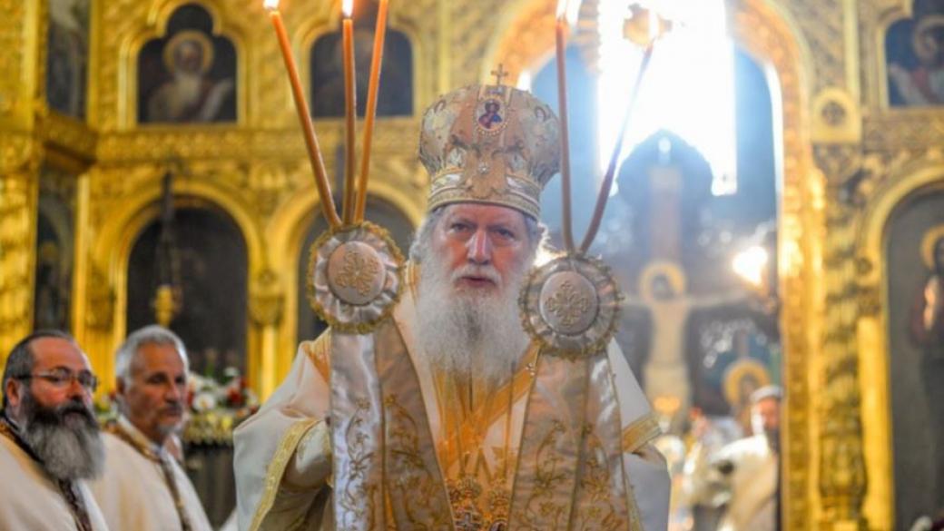 Патриарх Неофит се подобрява, но остава в реанимация
