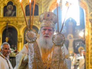 Патриарх Неофит се подобрява, но остава в реанимация