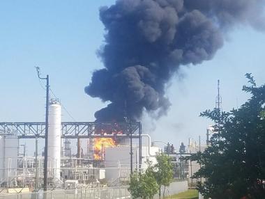 Взрив в една от най-големите петролни рафинерии в САЩ