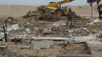 Продължава събарянето на обекти на плажа в Слънчев бряг