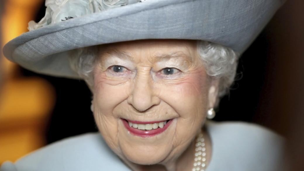 Хиляди изпяха „Честит рожден ден“ на британската кралица