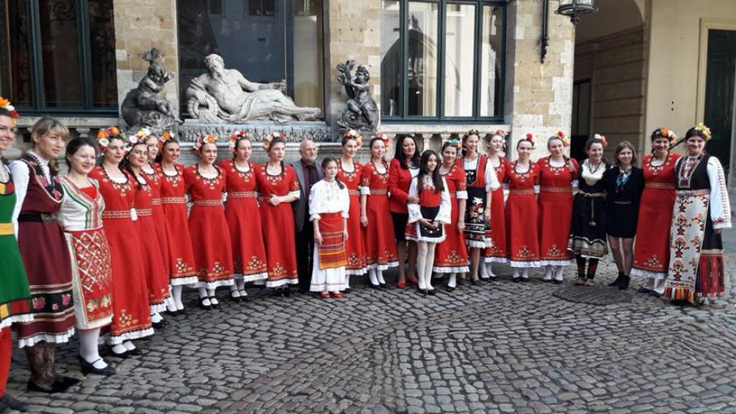 Голямото българско хоро събра хиляди в Брюксел