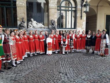 Голямото българско хоро събра хиляди в Брюксел