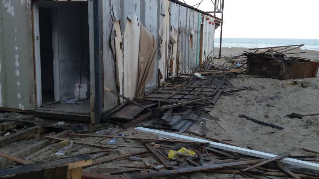 Още два ресторанта на плажа в Слънчев бряг бяха премахнати