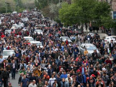 Премиерът на Армения подаде оставка след 11 дни протести