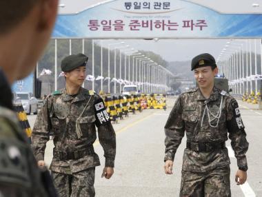 Лидерите на двете Кореи се срещат на демаркационната линия в петък