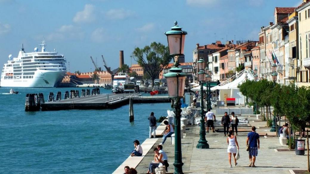 Венеция с нови мерки срещу тълпите туристи
