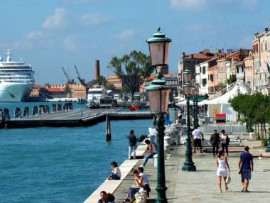 Венеция с нови мерки срещу тълпите туристи