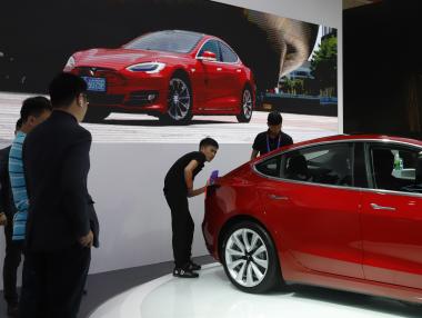 Управленски рокади в Tesla