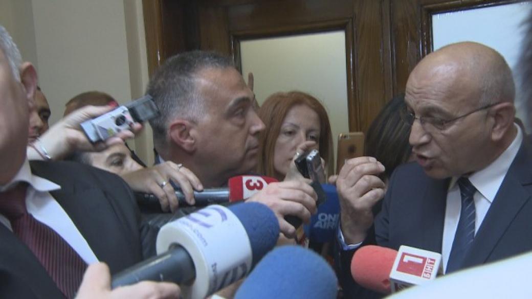 БСП поиска оставката на зам.-председателя на парламента Емил Христов