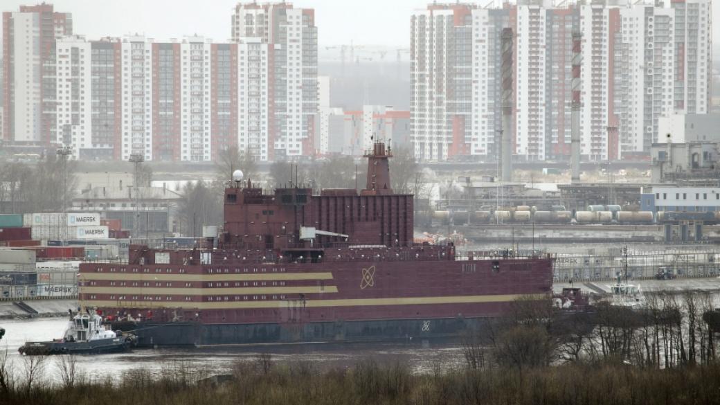 Плаващата руска АЕЦ потегли на първото си пътуване по море