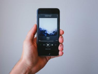 YouTube няма да победи Spotify и Apple, смята индустрията
