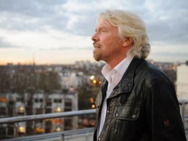 Брансън навлиза в дяловото инвестиране