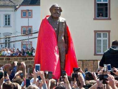 В Трир откриха бронзовата статуя на Карл Маркс